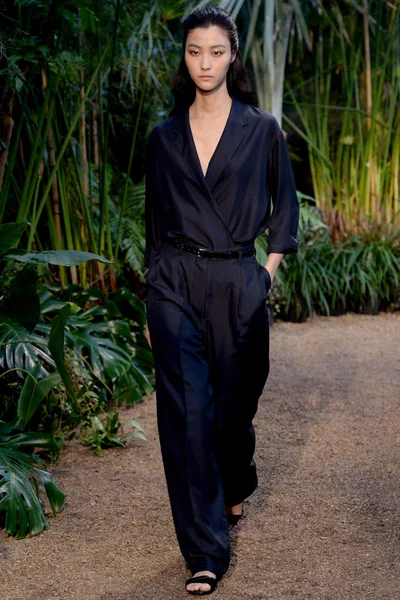 Look 11